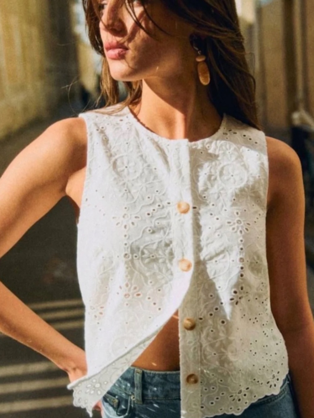 SÉZANE White Eyelet Embroidered Button-Front Sleeveless Top
